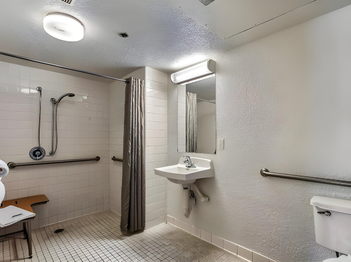 Bathroom 5, Super 8 by Wyndham Livermore, Alameda
