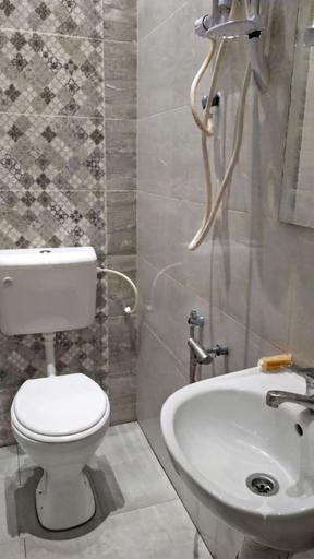 Bathroom 5, Ghazrins Hotel Dataran Larkin, Johor Bahru