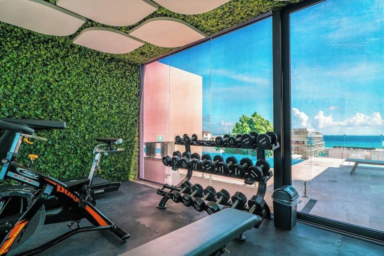 Others 2, Studio Rooftop Pool & Gym, Steps to Beach, Cozumel