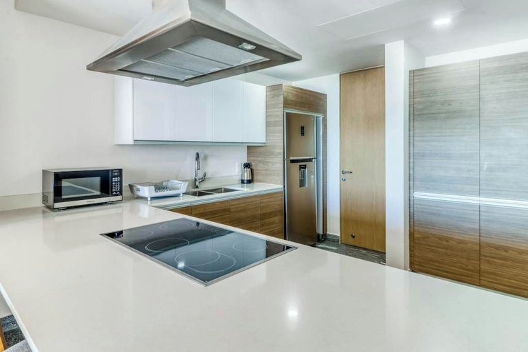 Others 3, Ocean View Condo w/ Luxury Pool Rooftop Access, Benito Juárez
