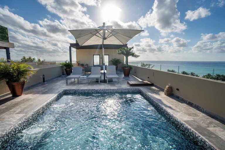 Others 3, Oceanfront 2br, Rooftop Pool, Gym, Walk to Beach, Cozumel