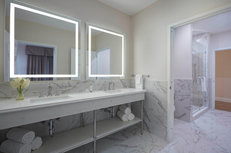 Bathroom 4, The Riding Academy Hotel, Marion