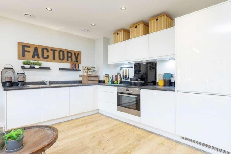 Others 4, Newly Built Luxury 2 Bed Apartment!!!, London