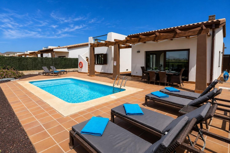 Sport & Beauty 2, GuestReady - Luxury Villa with Private Pool, Las Palmas