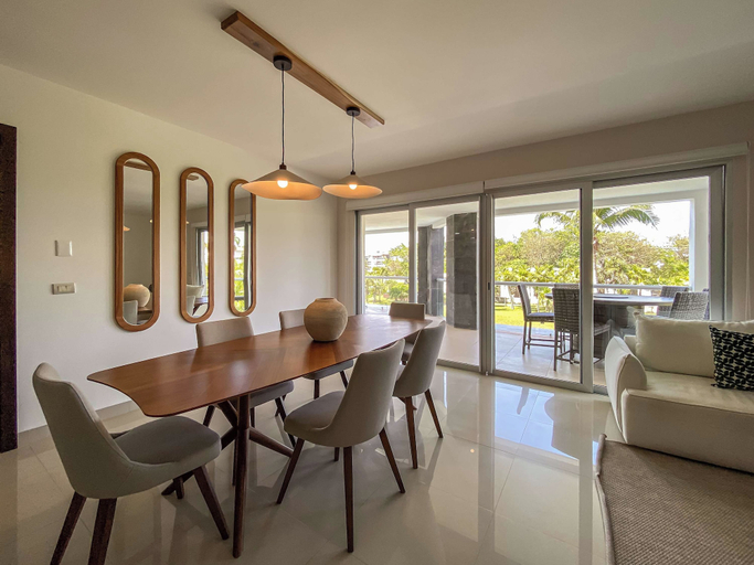 Others 3, 2BR Beachfront Condo Playa Pool & Beach, Cozumel