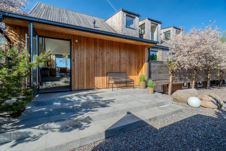 Others 3, Exclusive Beachfront Villa, Nacka
