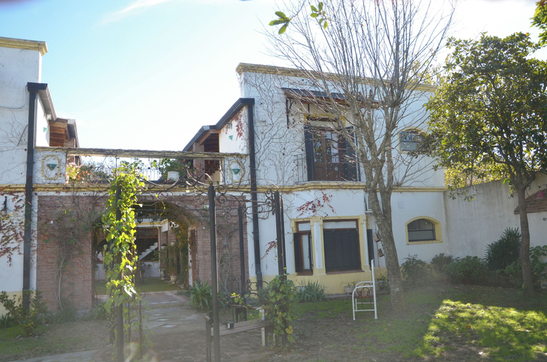 Others 4, Posada Los Angelos, Ramallo