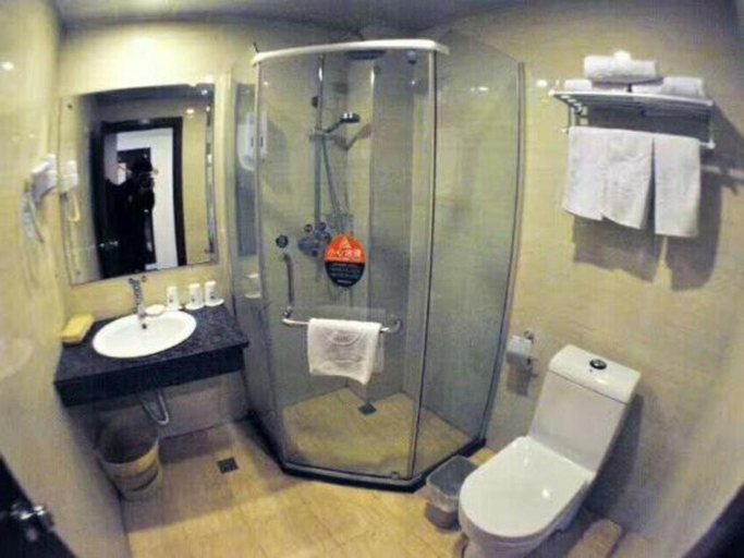Bathroom 2, GreenTree Inn Huainan Tianjiaan District Wanda Plaza Express Hotel, Huainan
