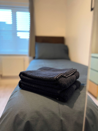 Bedroom 2, A&R Guest House - 2-bed Coach House, Bristol, South Gloucestershire