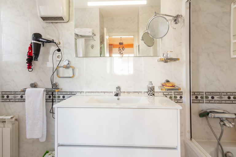 Bathroom, Modern villa with pool in Torredembarra - Sea view, Tarragona