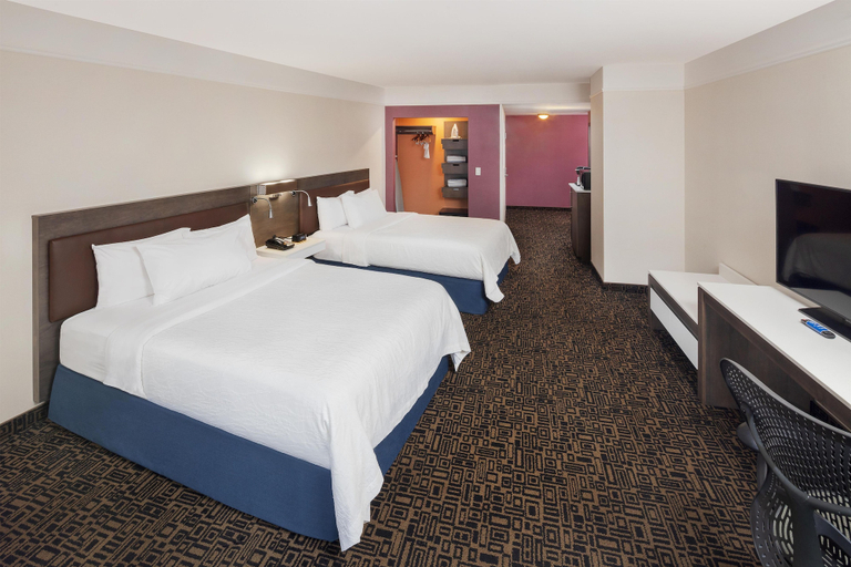 Bedroom 4, Hilton Garden Inn Montréal Centre-ville, Montréal