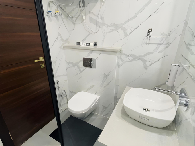 Bathroom, Saltstayz Select - Golf Course Road & Sector 57, Karnal