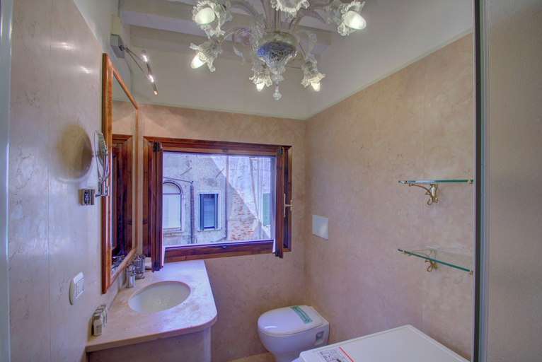 Bathroom 3, ZANIPOLO Marco-canal, Venezia