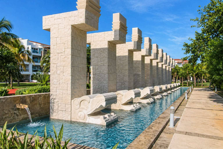 Others 2, Beachfront 2BR Condo, Resort Pool, Gym & Beach, Cozumel