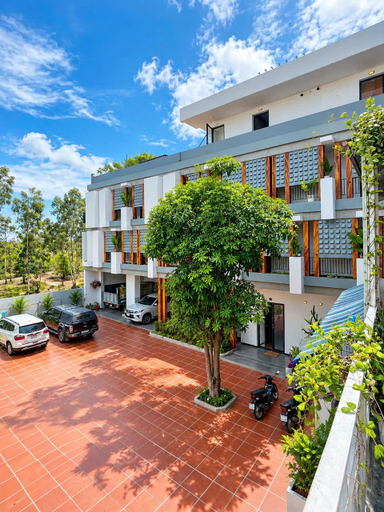 Exterior & Views