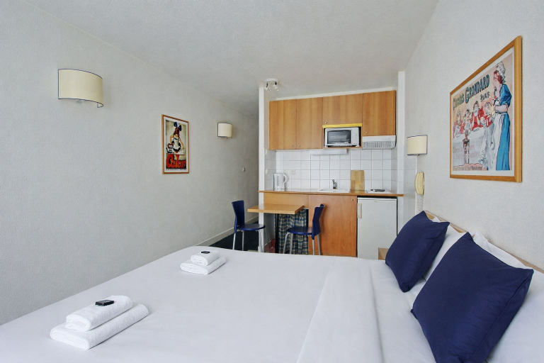 Bedroom 4, YEF HOTEL LES LILAS, Seine-Saint-Denis