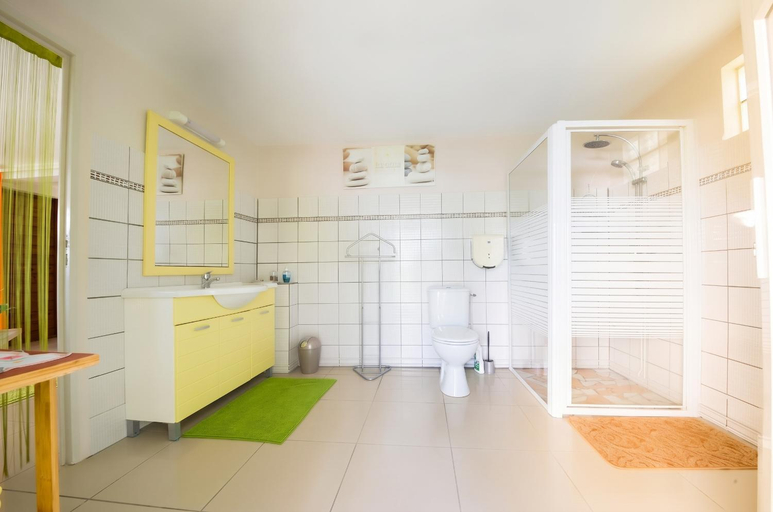 Bathroom, Appartement charmant a Riviere-Salee, 45 m² avec terrasse privee, Rivière-Salée