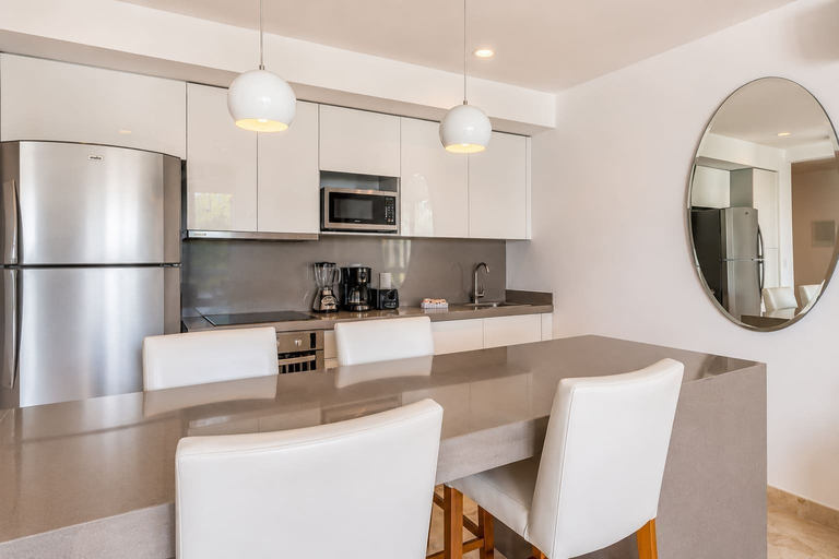 Others 2, Modern Playa del Carmen Apt: Rooftop Pool & Wifi, Cozumel
