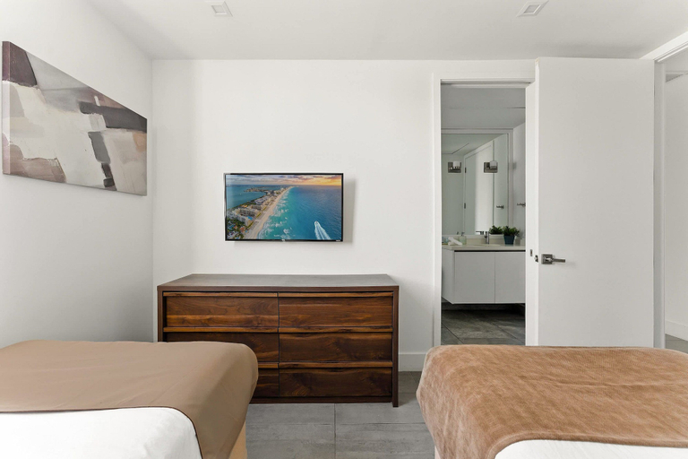 Others 3, South Beach 2BR Apt 5 min to Beach & Nightlife, Miami-Dade