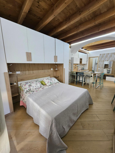 Bedroom 2, ROMEO2, Varese