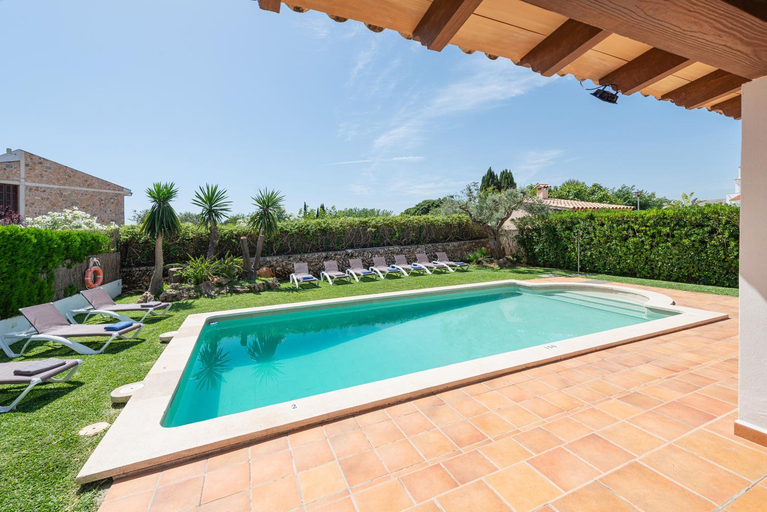 Sport & Beauty 2, Villa Joana Barcares for 10 with swimming pool, Baleares