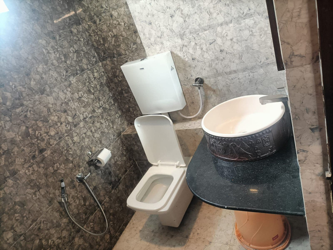 Bathroom, Hotel Seven Inn, Ahmadabad