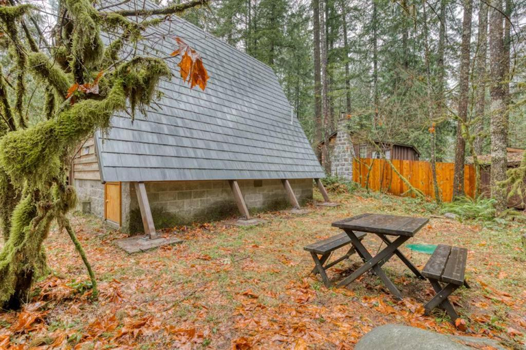 Others 2, Chalet Shangri-La, Clackamas
