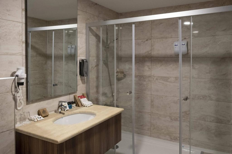 Bathroom 4, Bodrum Holiday Resort & Spa, Bodrum
