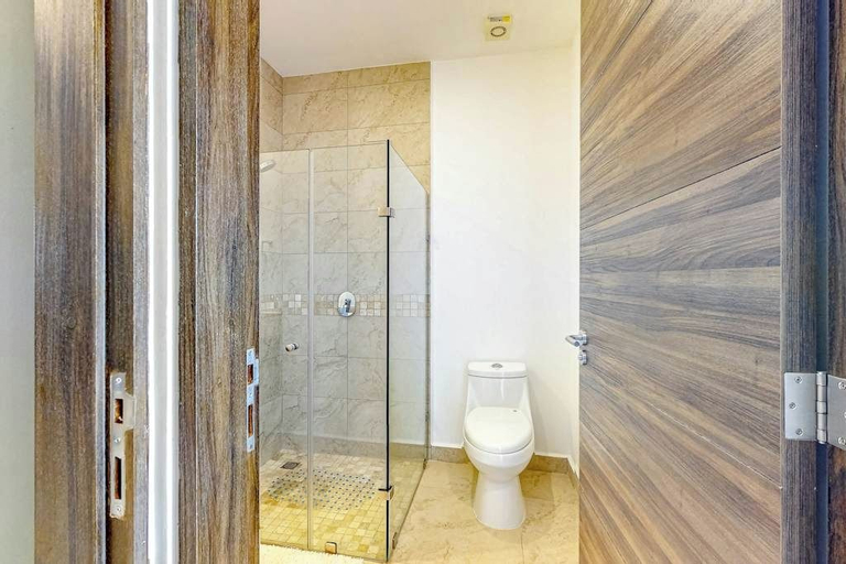 Others 3, 2BR Condo Near Akumal Beach, Rooftop Pool, Cozumel