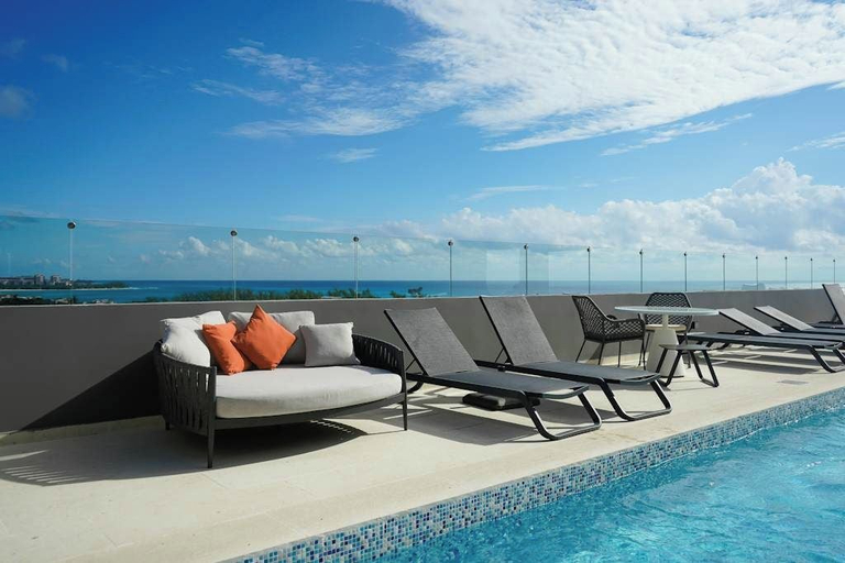 Others 4, Modern Condo: Rooftop Pool, Gym, Walk to Beach, Cozumel