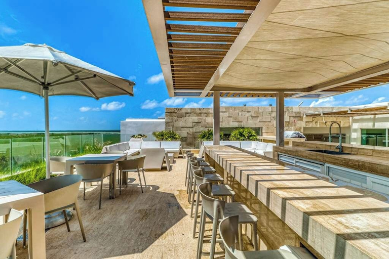 Others 5, Ocean View Condo w/ Luxury Pool Rooftop Access, Benito Juárez