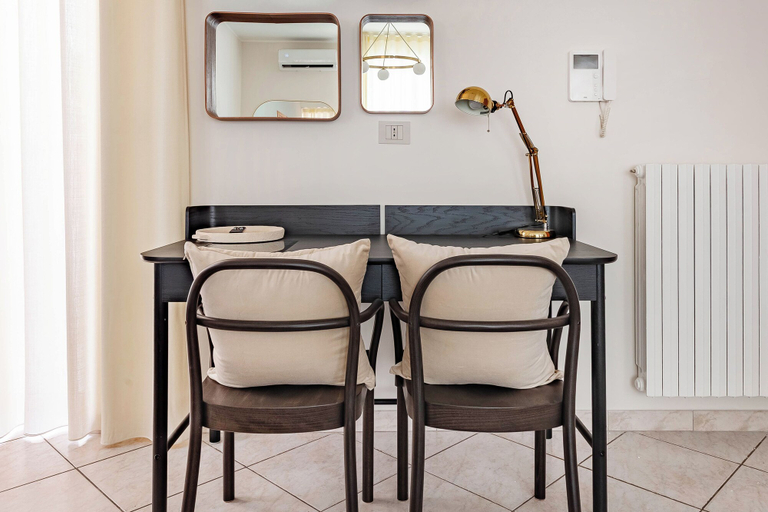 Others 2, Welcome Suite, Bari