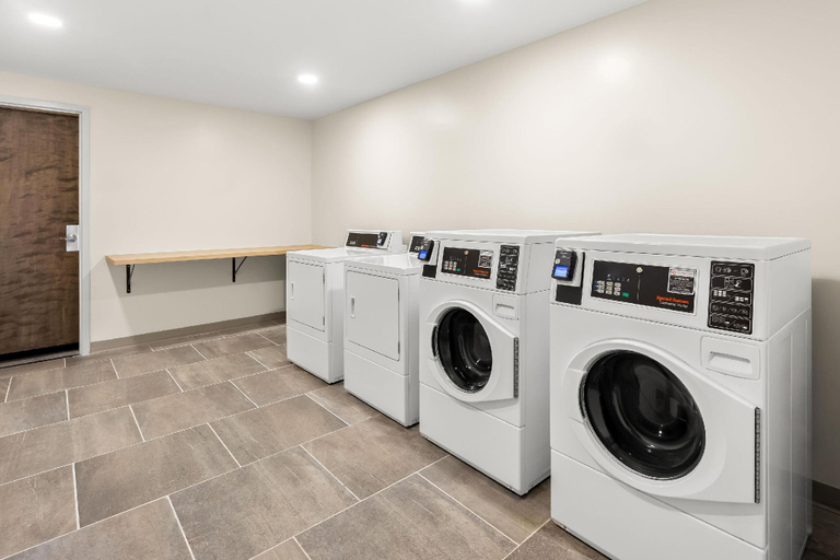 Bathroom, La Quinta Inn & Suites by Wyndham Mebane, Alamance