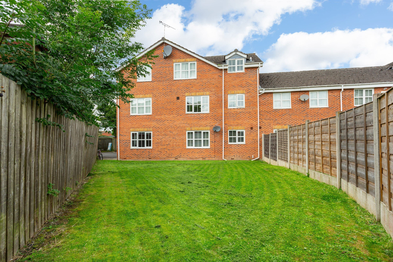 Others 2, Trafford Centre Cityscape Hideaway Free Parking, Salford