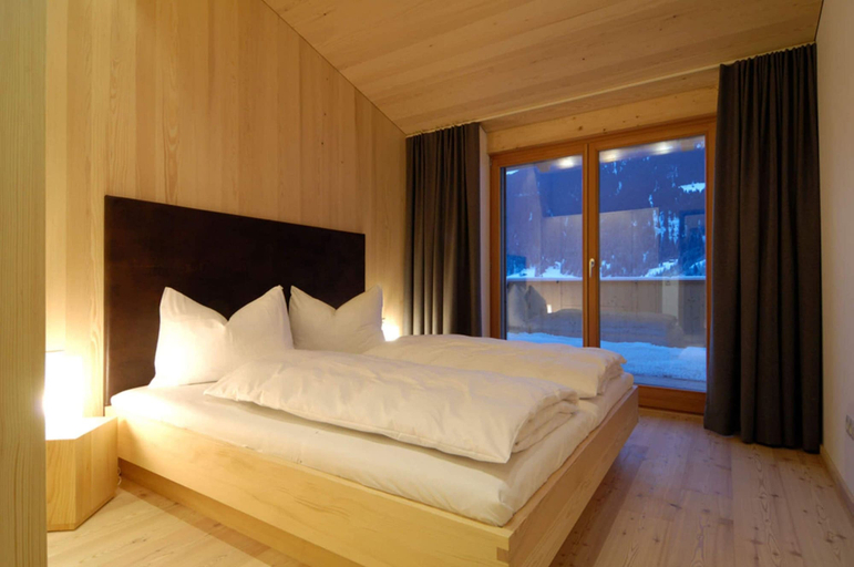 Others 2, Chalet With Fireplace and Balcony, Bludenz