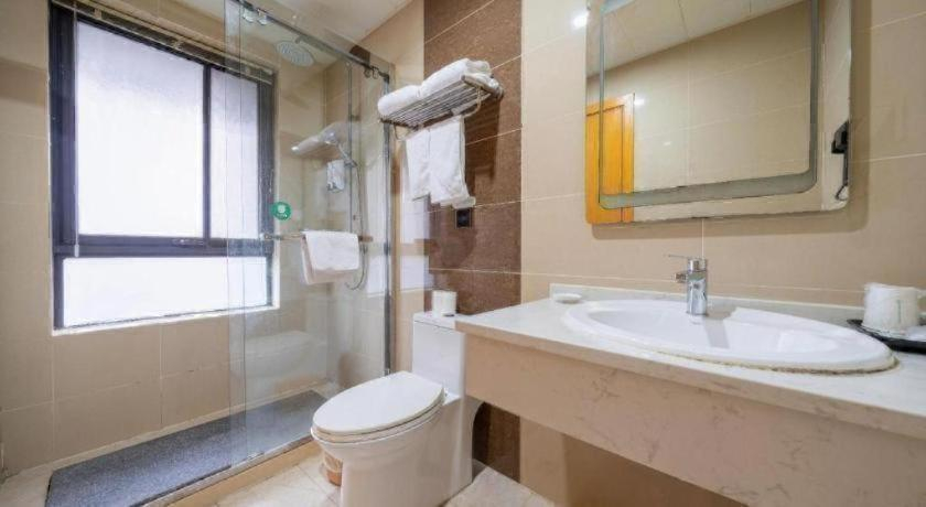 Bathroom 3, GreenTree Inn Shanghai Railway Station Macao Road, Shanghai