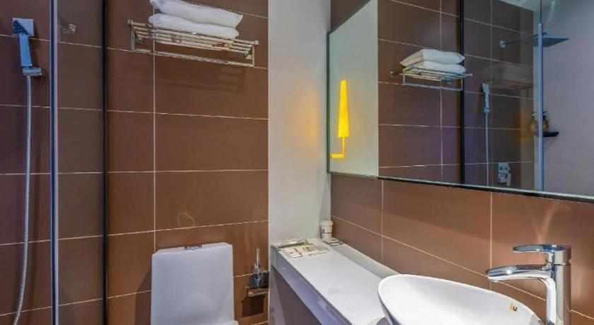 Bathroom 4, IU Hotel Guangzhou Taihe Square Branch, Guangzhou