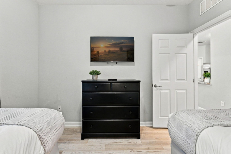Others 5, 3BR at Vista Cay, Where Comfort Meets Convenience, Orange