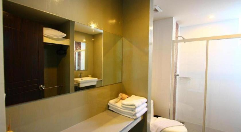 Bathroom 4, Royal King Suite, Bang Bo