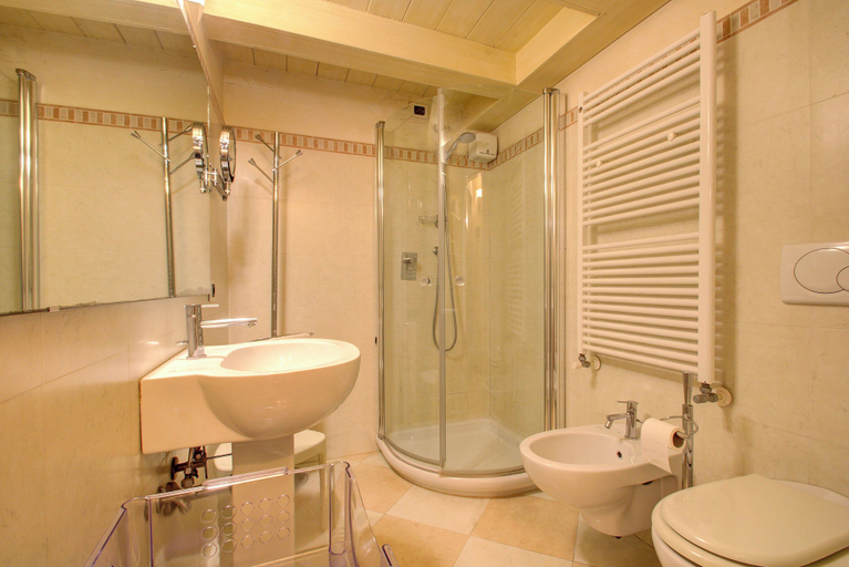 Bathroom 4, MOCENIGO aperitif, Venezia