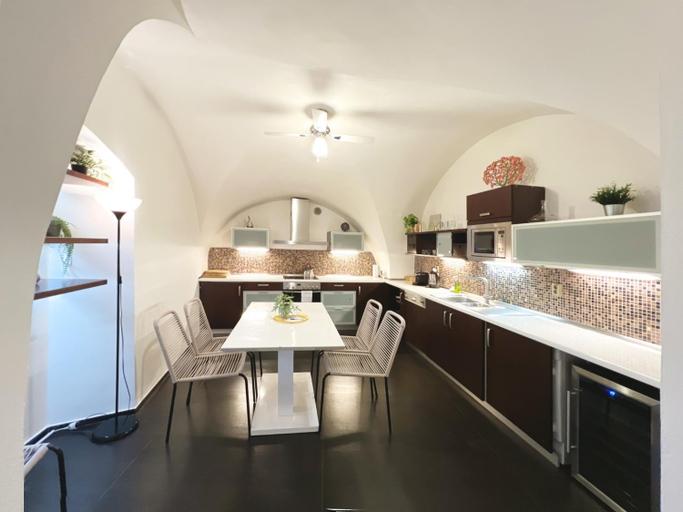 Food & Drinks, Residence Charles Bridge, Praha 1
