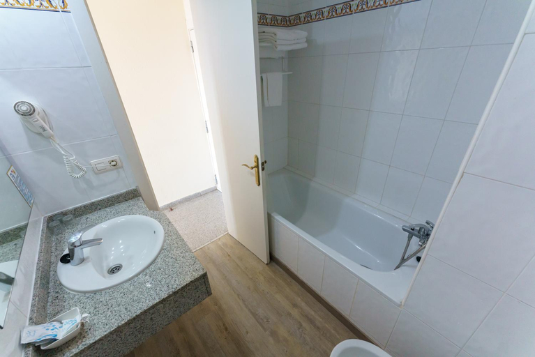 Bathroom 4, Hotel Checkin Catalonia, Barcelona