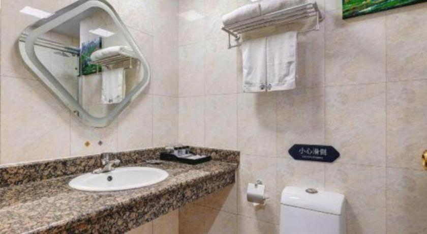 Bathroom, Chonpines Hotel Jining Quanmin Fitness Plaza, Jining