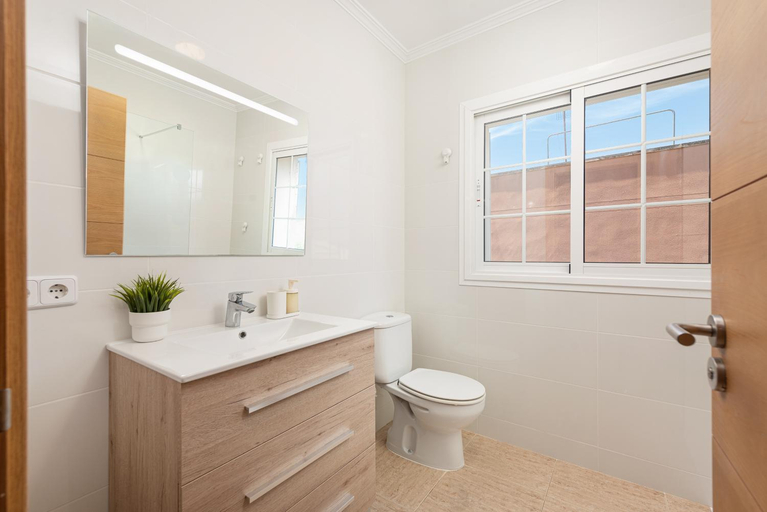 Bathroom 3, Villa Joana Barcares for 10 with swimming pool, Baleares