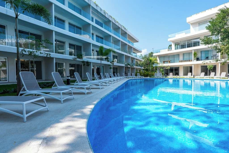 Others 3, Modern 2BR Condo: Pool View, Kitchen & Wifi, Cozumel