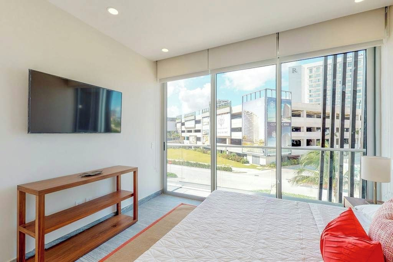Others 4, 2BR Puerto Cancun With Rooftop Pool, Gym & Marina, Benito Juárez