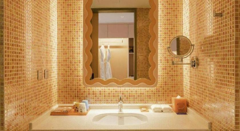Bathroom 5, Dolphin Bay Hotel, Kunming