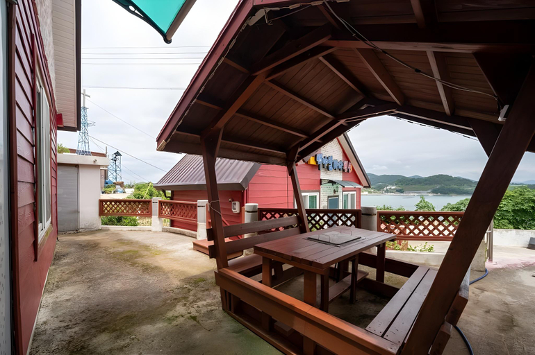 Others 4, Yeosu baekya bambada pension, Yeosu