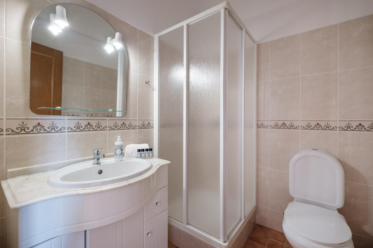 Bathroom 4, Villa Olive, Loulé