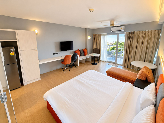 Others 4, Minutes From the Beach Apartment in Pattaya, Pattaya